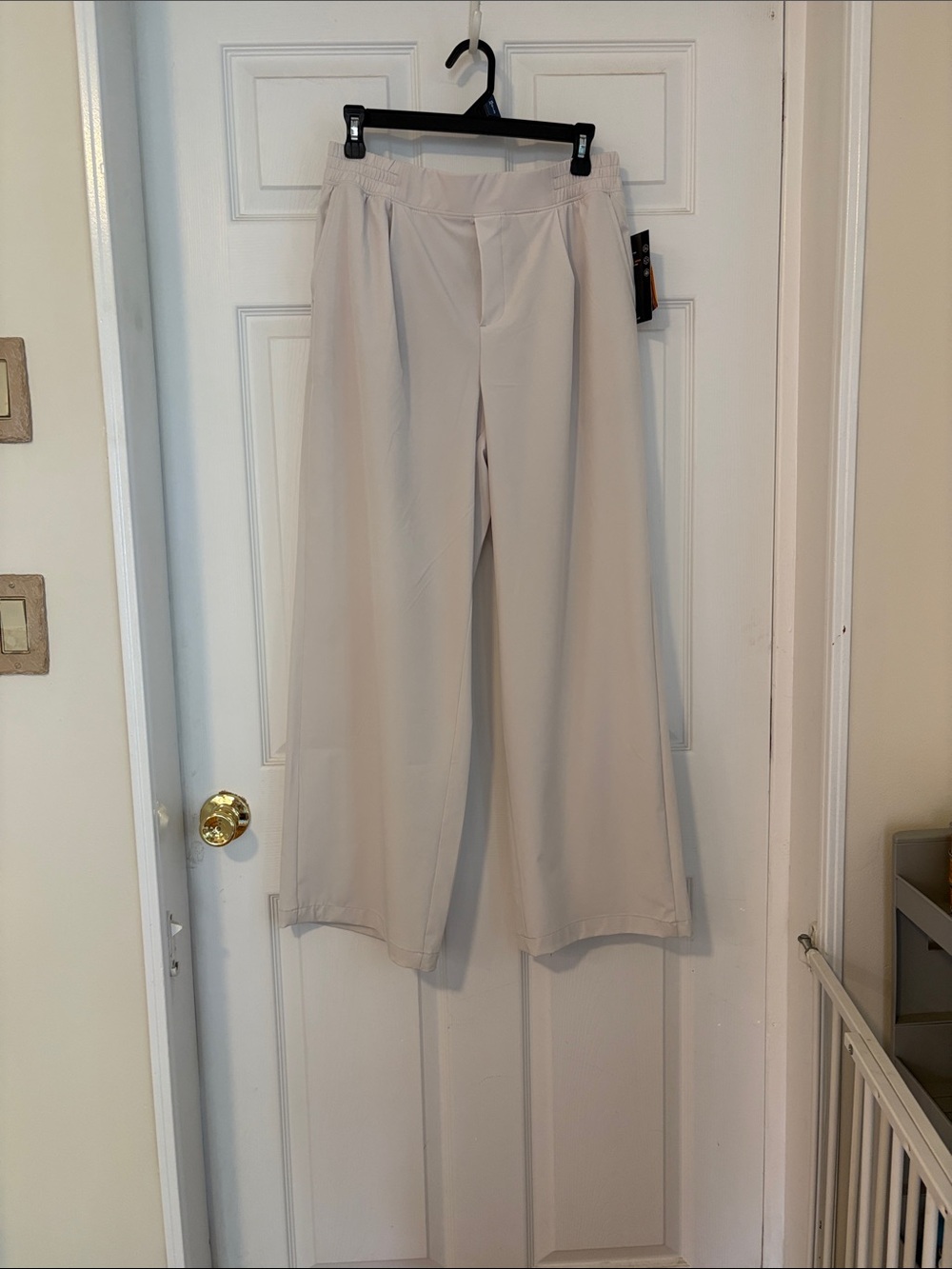 Avia Wide-Leg Pants in Light Beige